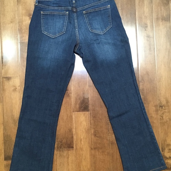Old Navy Sweetheart Boot Cut Jeans Size 2 Short - Like New! - Picture 2 of 4